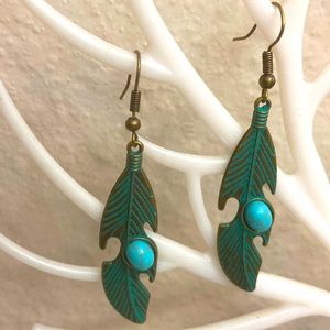 5/$10❤️❤️❤️NEW Antique Style Aqua Metal Long Feather Dangling Earrings